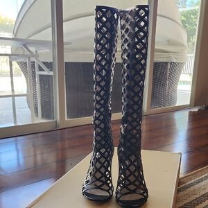 Black  Knee Boots with Pointed Toe and Zipper Closure